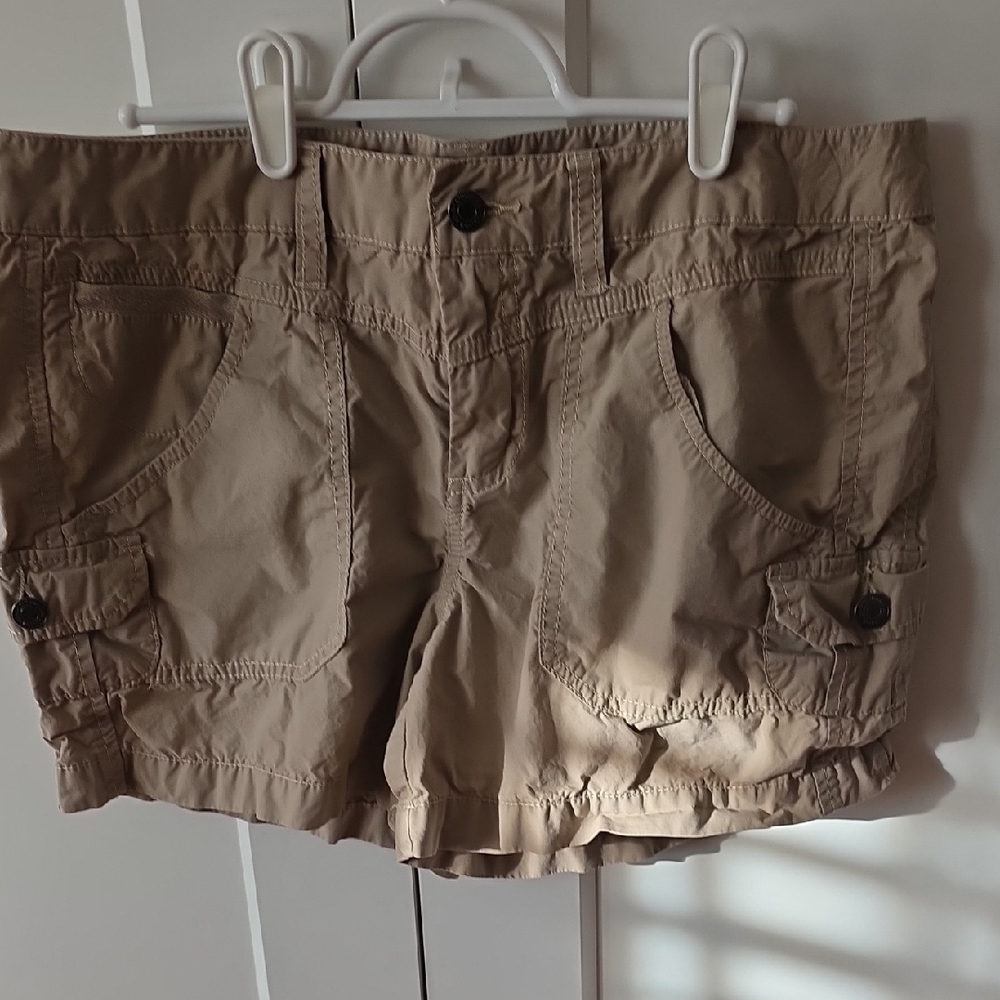 LONDONJEAN Women's Tan Cargo Shorts